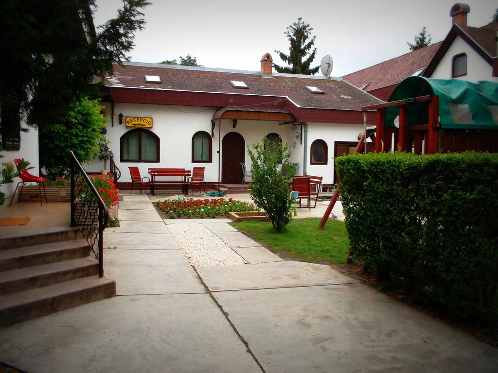 Hotel Palota Budapeste Exterior foto